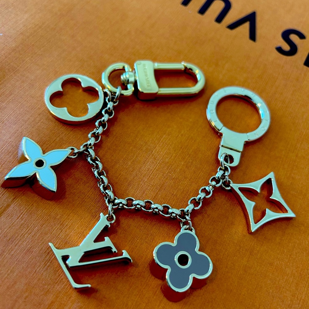 Louis Vuitton pop flower bag charm
